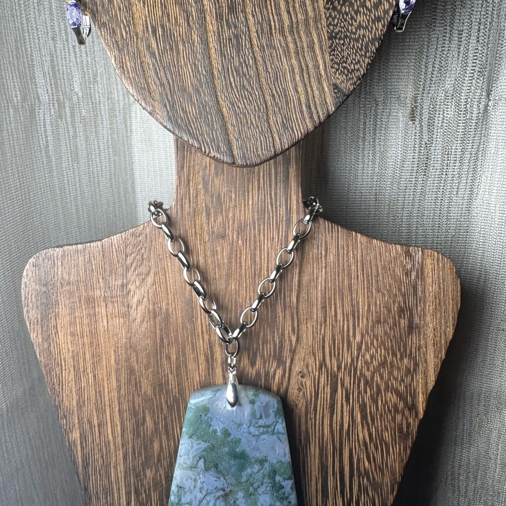 Green Moss Agate Pendant Necklace on Rolo Chain - Picture 6 of 16